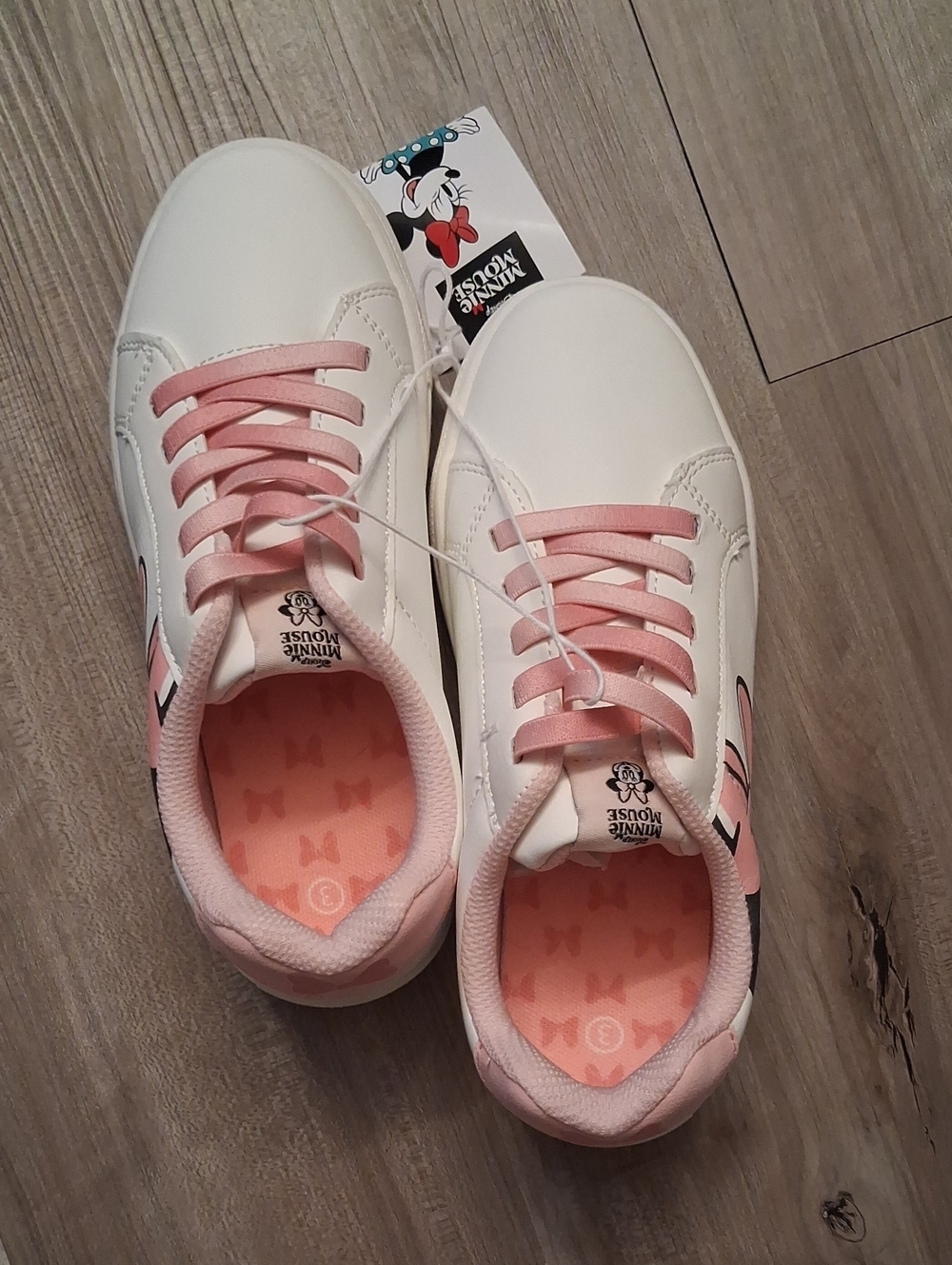 Disney White and Pink Kids Sneakers with Minnie Accent Kids Size 3 (L)